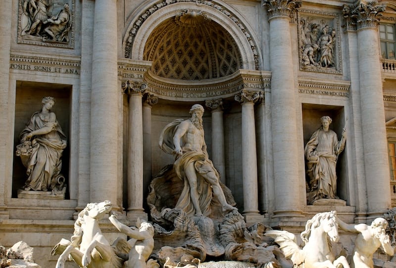 Между тем, вот 9 фактов, которые вы, возможно, не знали о римском фонтане Треви: