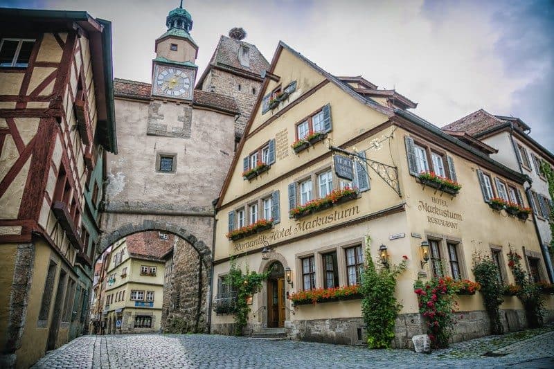 Связанная статья:   Как посетить замок Нойшванштайн из Мюнхена
